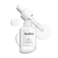 Przedstawiono przezroczystą szklaną buteleczkę z serum Liquid Peptides z zakraplaczem, który został wyjęty i leży obok niej, a także krople serum, które pokazują konsystencję produktu