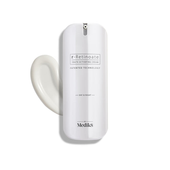 Biała butelka z pompką r-Retinoate Day & Night Eye Serum z kroplą produktu obok niej.
-28