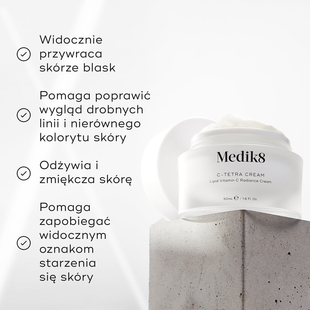 Słoiczek kremu Medik8 C-Tetra Cream umieszczony na szarym kamiennym bloku na białym tle, w otoczeniu delikatnych promieni światła. Na zdjęciu widnieją cztery zaznaczone hasła reklamowe:
Widocznie przywraca blask skórze
Poprawia wygląd drobnych zmarszczek i nierównego kolorytu skóry
Odżywia i zmiękcza skórę
Pomaga zapobiegać widocznym oznakom starzenia się skóry