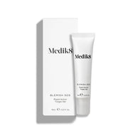 Obok białego kartonika stoi biała tubka preparatu Blemish SOS (15 ml).