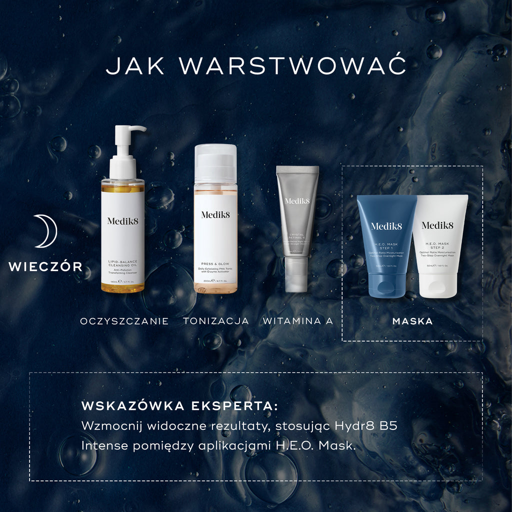 Diagram przedstawiający kolejność nakładania produktów w wieczornej rutynie pielęgnacyjnej. Rutyna obejmuje oczyszczanie z użyciem Medik8 Lipid-Balance Cleansing Oil, tonizację z Medik8 Press & Glow, witaminę A w postaci Medik8 Crystal Retinal oraz maskę Medik8 H.E.O. Mask stosowaną w dwóch krokach (Krok 1 i Krok 2). Dodatkowa wskazówka eksperta zaleca aplikację Hydr8 B5 Intense pomiędzy nałożeniem obu etapów H.E.O. Mask, aby wzmocnić widoczne efekty pielęgnacji.
