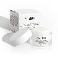 Ujęcie słoiczka Intelligent Retinol Smoothing Night Cream wraz z jego opakowaniem kartonowym.
