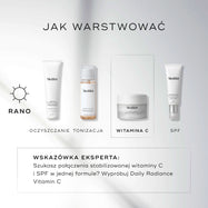 Przewodnik Medik8 dotyczący nakładania produktów, zatytułowany „HOW TO LAYER”, przedstawiony na czystym białym tle z delikatnymi promieniami światła. Ikona słońca oznaczająca poranek wskazuje na czterostopniową poranną rutynę, przy czym trzeci etap został wyróżniony ramką z linią przerywaną:

OCZYSZCZANIE: tubka Medik8 Surface Radiance Cleanse.

TONIZACJA: butelka Medik8 Press & Glow.

WITAMINA C: słoiczek Medik8 C-Tetra Cream.

KREM Z SPF: tubka Medik8 Advanced Day Ultimate Protect. W ramce z kreskowan