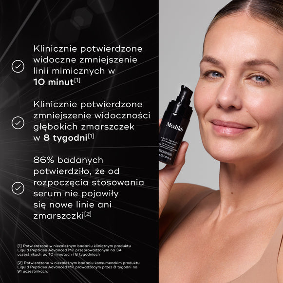 Kobieta trzymająca butelkę preparatu Liquid Peptides Advanced MP. Trzy punkty z zaznaczeniami przedstawiają zalety produktu: Klinicznie udowodniono, że preparat widocznie zmniejsza zmarszczki mimiczne w ciągu 10 minut; klinicznie udowodniono, że zmniejsza widoczność głębokich zmarszczek w ciągu 8 tygodni; oraz 86% osób zgadza się, że od momentu rozpoczęcia stosowania serum nie pojawiły się żadne nowe zmarszczki. Przypisy odwołują się do niezależnych badań klinicznych i konsumenckich.-hover-40