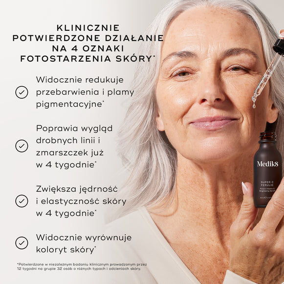 „Zbliżenie twarzy osoby, na którą nakłada się preparat za pomocą szklanej pipety, na jasnoszarym tle. Tekst informuje, że produkt ma  KLINICZNIE POTWIERDZONE DZIAŁANIE NA 4 OBJAWY STARZENIA SIĘ SKÓRY POD WPŁYWEM SŁOŃCA* , po czym następują cztery twierdzenia oznaczone znacznikami wyboru:

Widocznie redukuje przebarwienia i plamy starcze*

Poprawia wygląd drobnych linii i zmarszczek już w ciągu 4 tygodni*

Zwiększa jędrność i elastyczność skóry w ciągu 4 tygodni*

Widocznie wyrównuje koloryt skóry*

W przypi-hover-28
